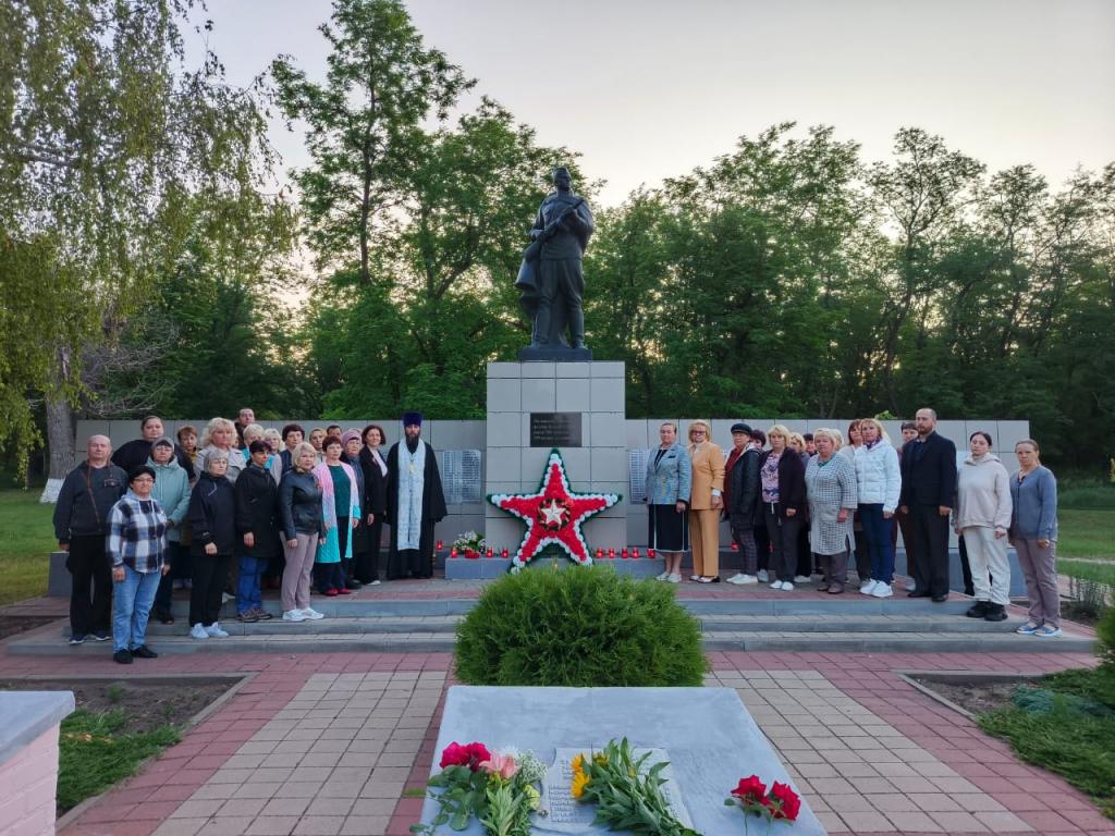 Ветераны и жители с Белый Колодезь на траурном митинге